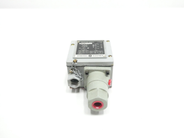 GE IC694PWR321 Industrial Power Supply - Image 2