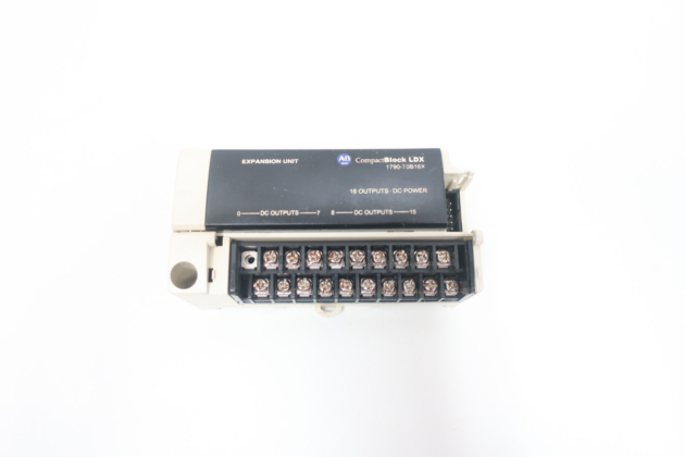 GE PanelView 2711-K5A16 Monochrome/Keypad Display Controller - Image 2